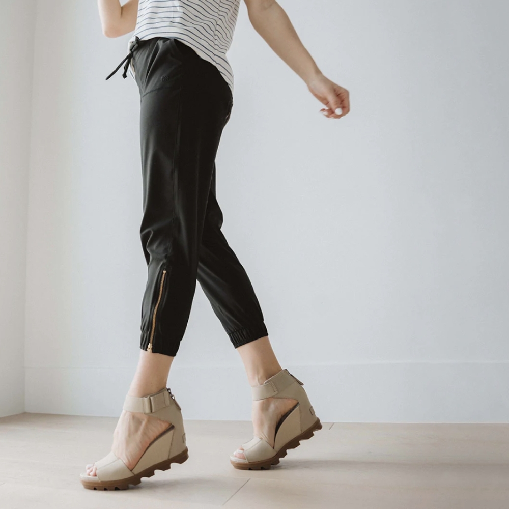 Albion Fit Jetsetter Joggers with Zippers at Ankles | Size M
